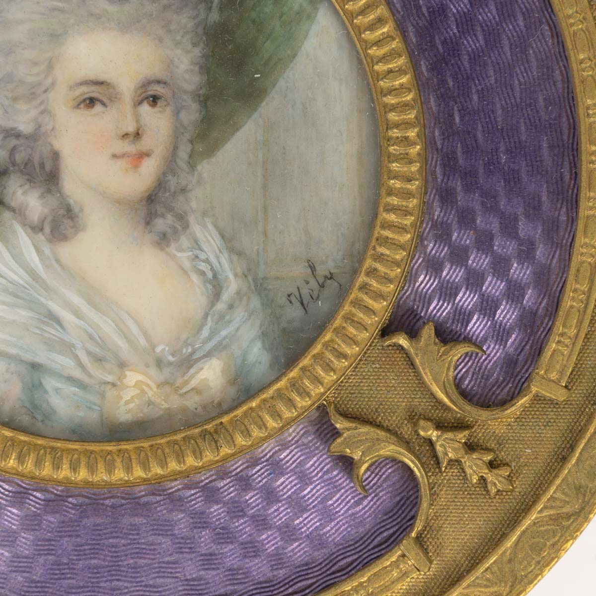 Un coffret à bijoux en bronze doré et émail violet, époque XIXe siècle — 10