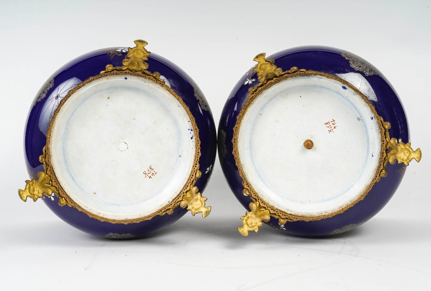 Une paire de cache-pots en porcelaine BFK — 5