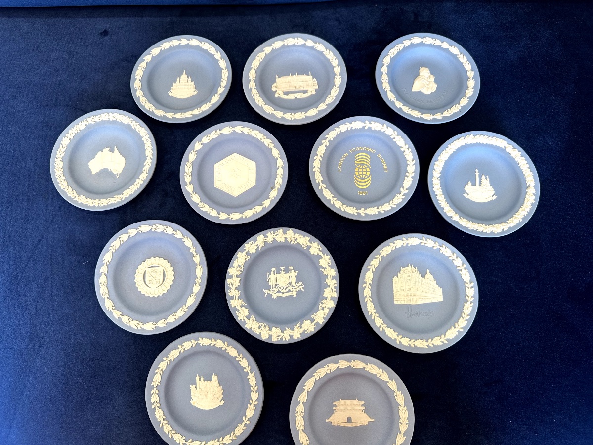 11 coupes Commémorative Wedgwood Jasperware – Made in England — 4