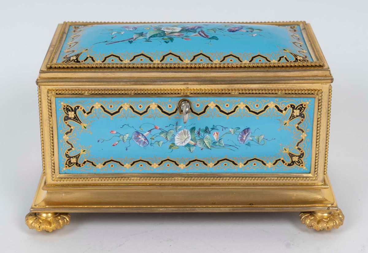 Un coffret à bijoux en bronze doré et émail, fin du XIXe siècle — 3