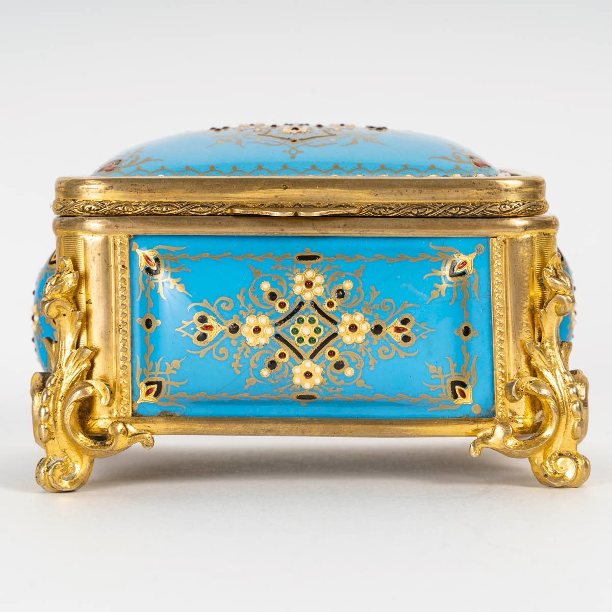 Un coffret à bijoux en bronze doré et émail, fin du XIXe siècle — 5