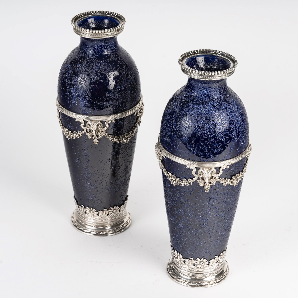 Une paire de vases en porcelaine et Argent Massif, FONTINELLE — 13