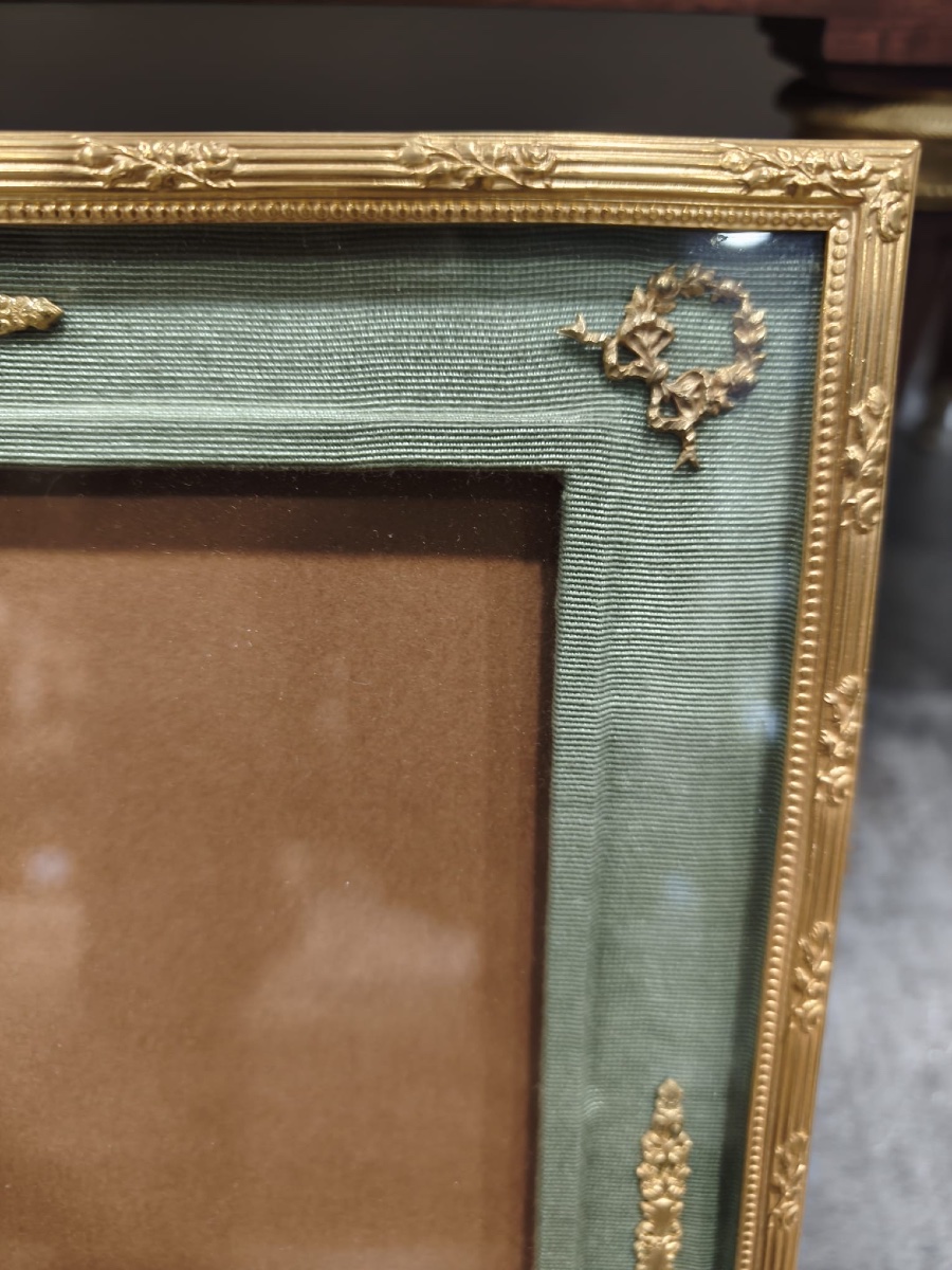 Grand cadre photo en bronze doré de style Louis XVI, fin du XIXe siècle — 8