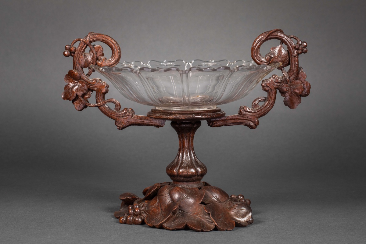 Une coupe en cristal et bois sculpté, XIXe siècle — 2