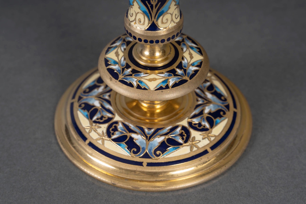 Une paire de flûtes en cristal et base en bronze cloisonné, fin du XIXe siècle — 12