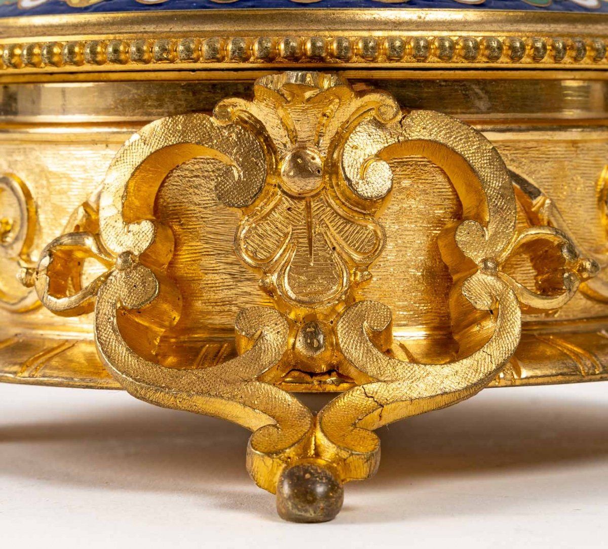 Une boîte coffret à bijoux en bronze et émail cloisonné fin 19e siècle — 9