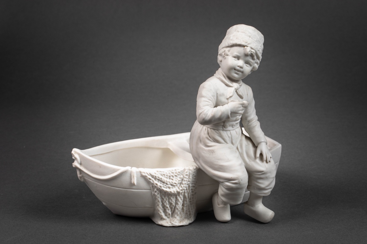 Une paire de coupes en biscuit, Circa 1900 — 4