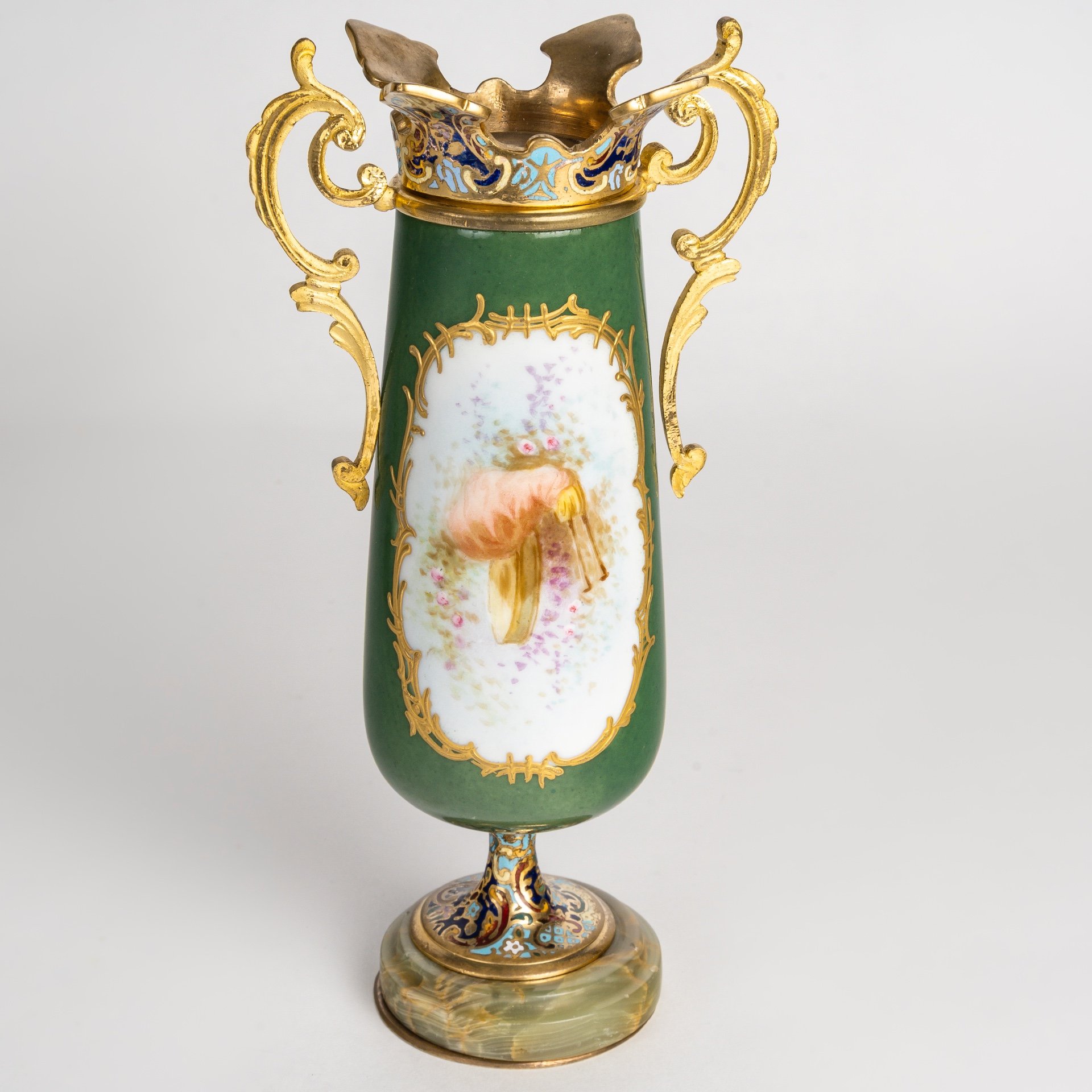 Une paire de vases en porcelaine et bronze cloisonné, fin du XIXe siècle — 21