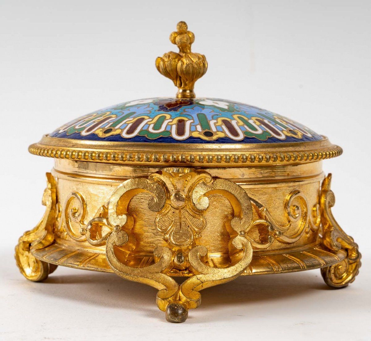 Une boîte coffret à bijoux en bronze et émail cloisonné fin 19e siècle — 3