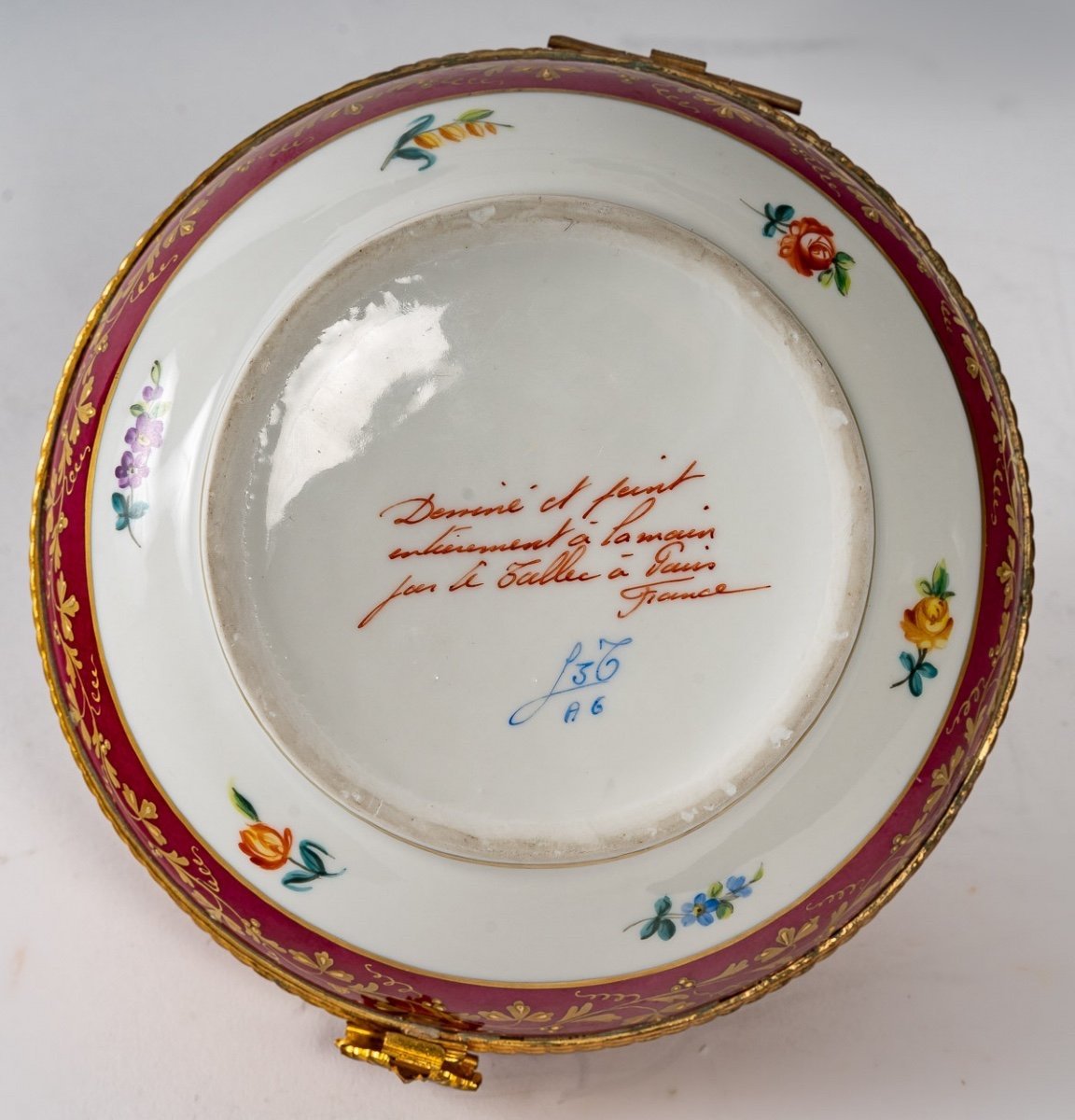 Une paire de coffret à bijoux en porcelaine, fin du XIXe siècle — 8