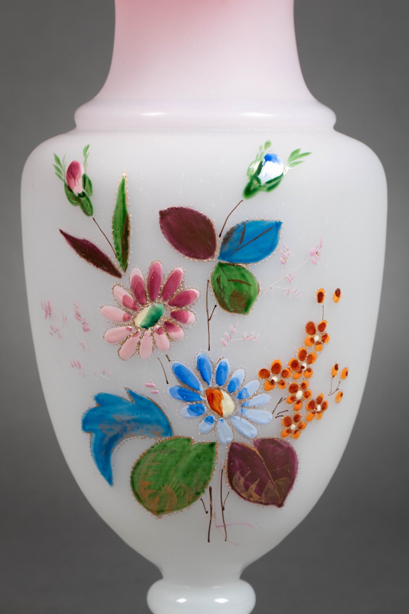 Une paire de vases en opaline, début du XXe siècle — 6