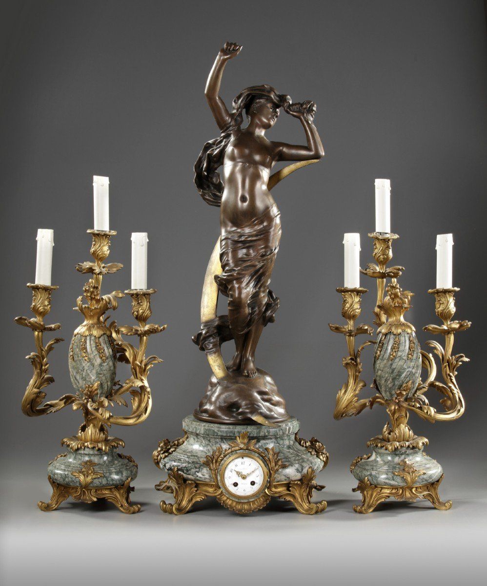 Garniture de Cheminée et Ses Deux candélabres en bronze, époque Napoléon III — 11