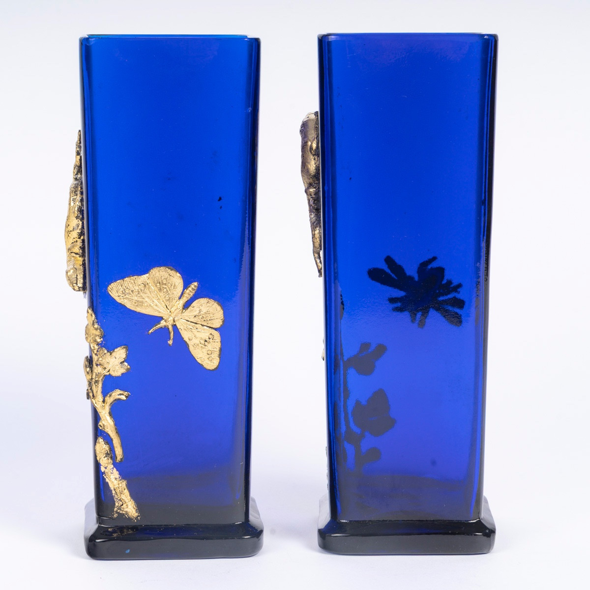 Une paire de vases en cristal bleu époque art nouveau — 24