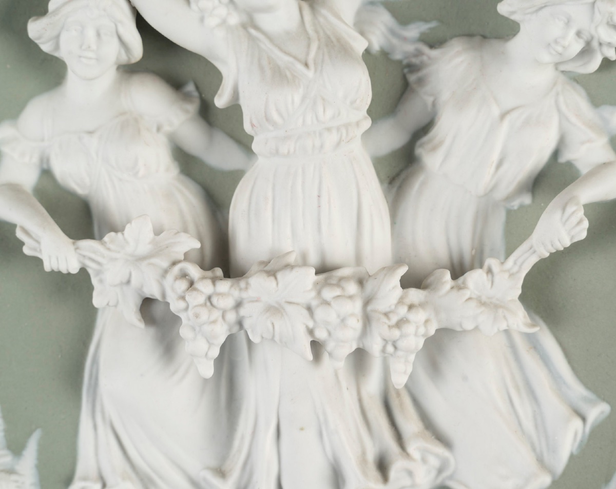 Une paire de plaques en porcelaine de Wedgwood, début du XXe siècle — 9