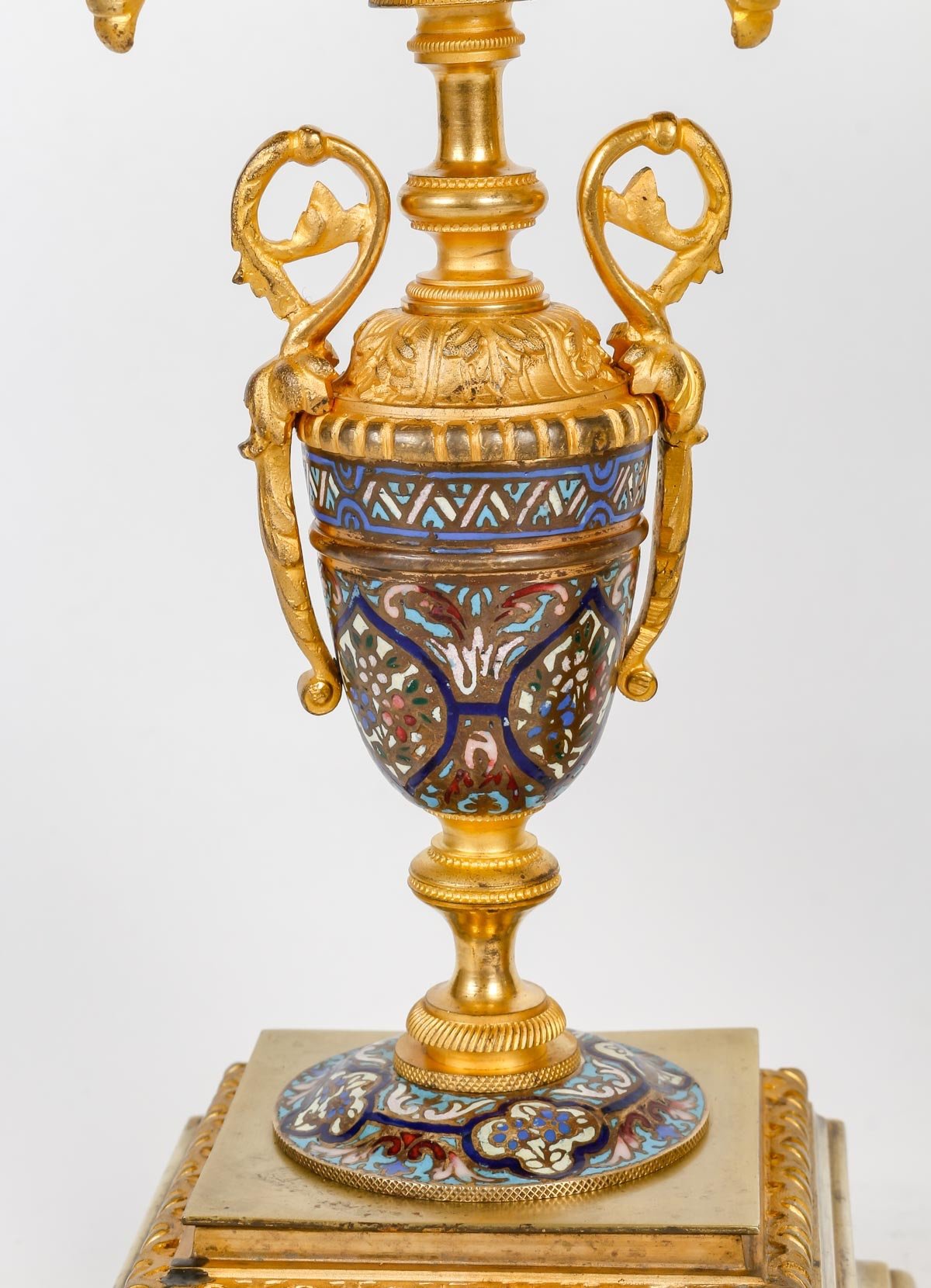 Une garniture en bronze doré et émail cloisonné fin du XIXe siècle — 11