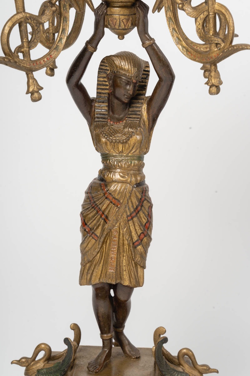 Une garniture de cheminée de style Egypte Antique, fin du XIXe siècle — 9