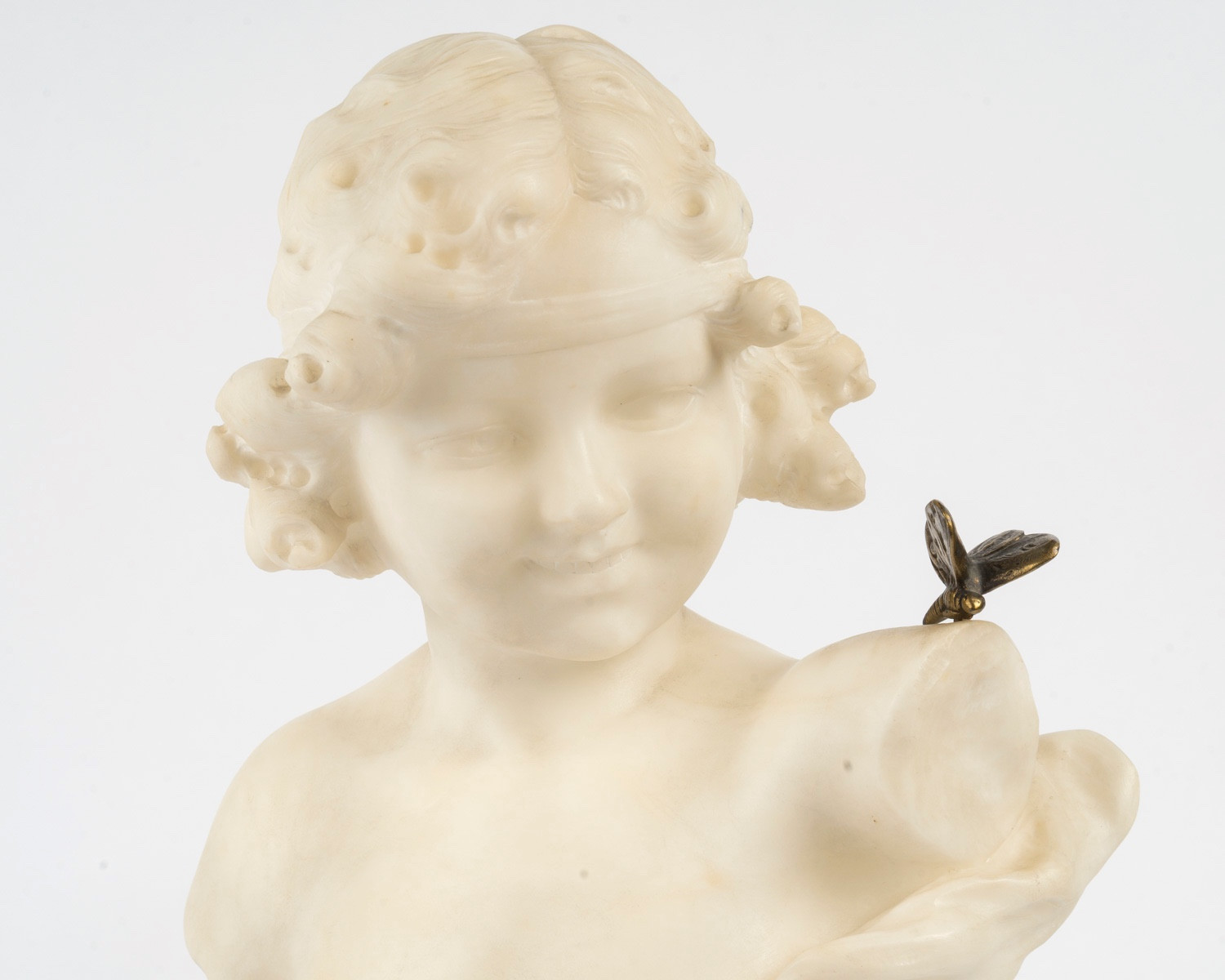 Buste en albâtre d’une jeune fille au papillon, Auguste Carli — 11