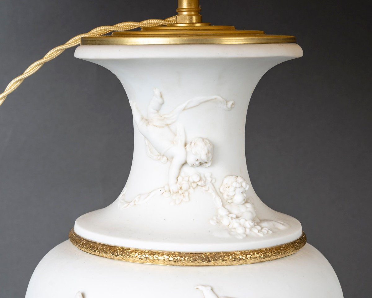 Une paire de lampes en biscuit de Sèvres, fin du XIXe siècle — 7