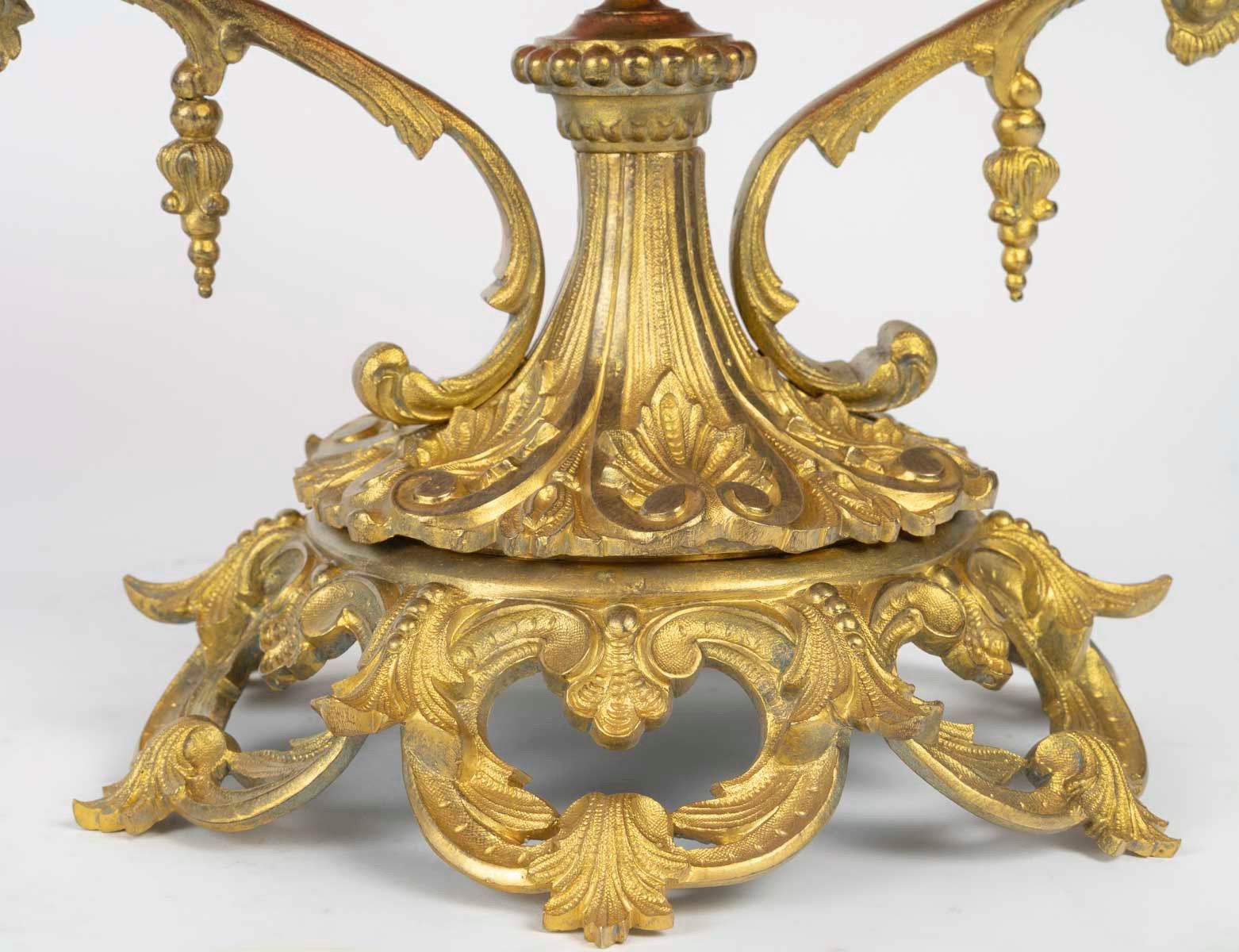 Une belle coupe en cristal et base en bronze doré, époque XIXe siècle — 15