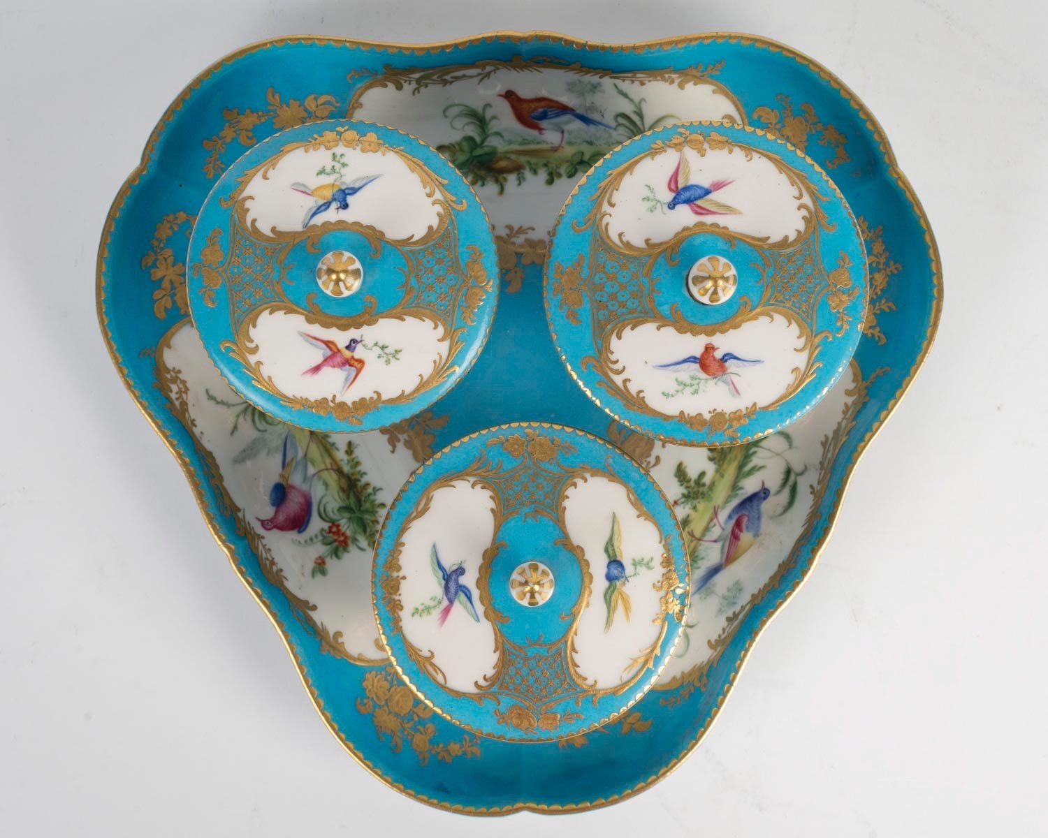 Un crémier en porcelaine de Sèvres, époque XVIIIe siècle — 16
