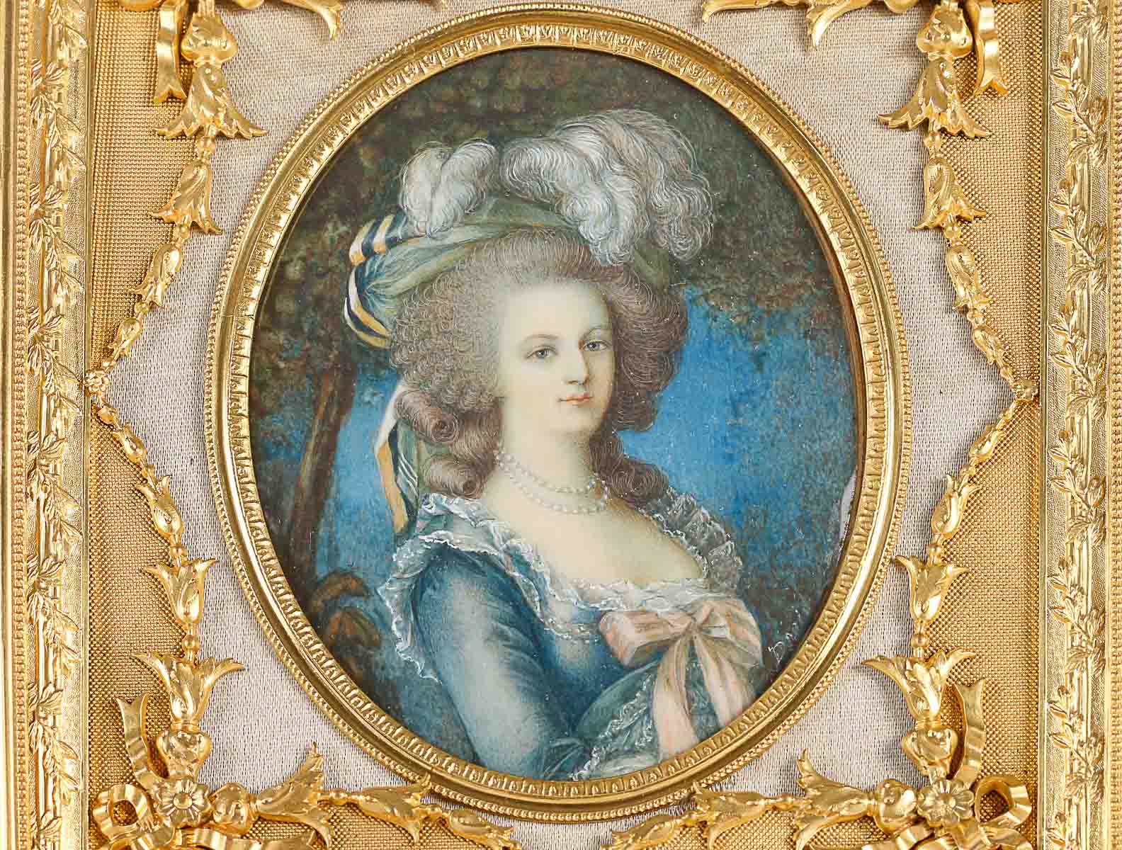 Une belle peinture sur ivoire Marie Antoinette dans un cadre en bronze doré fin du XIXe siècle — 6