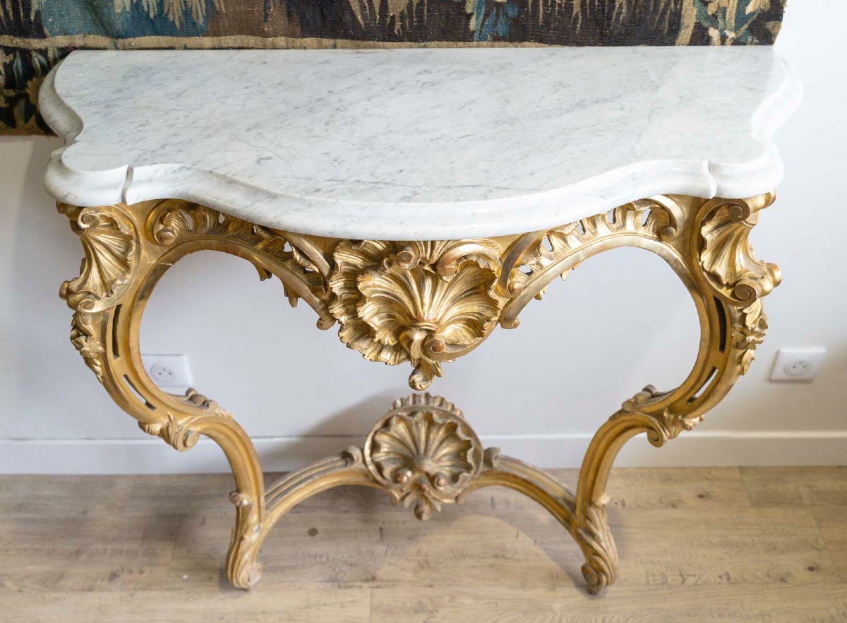 Une console en bois doré de style Louis XV, XIXe siècle — 12