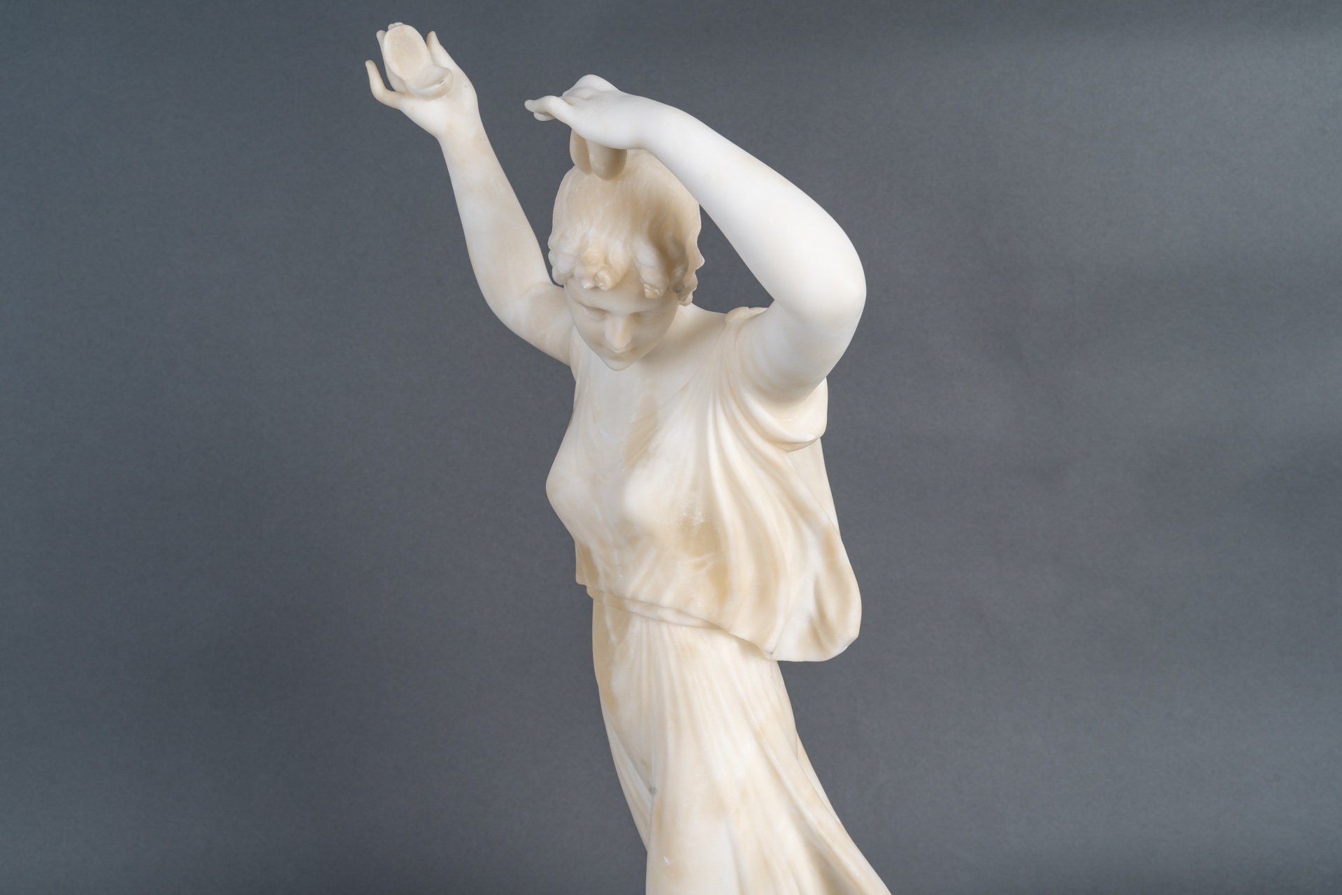 Une sculpture de femme en albâtre, fin du XIXe siècle — 5
