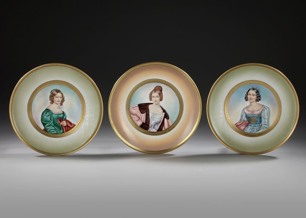 Une série de trois assiettes en porcelaine, Allemagne XIX — 2