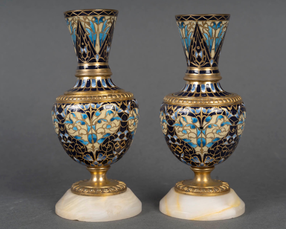 Une paire de petits vases en bronze et émail cloisonné fin du XIXe siècle — 6