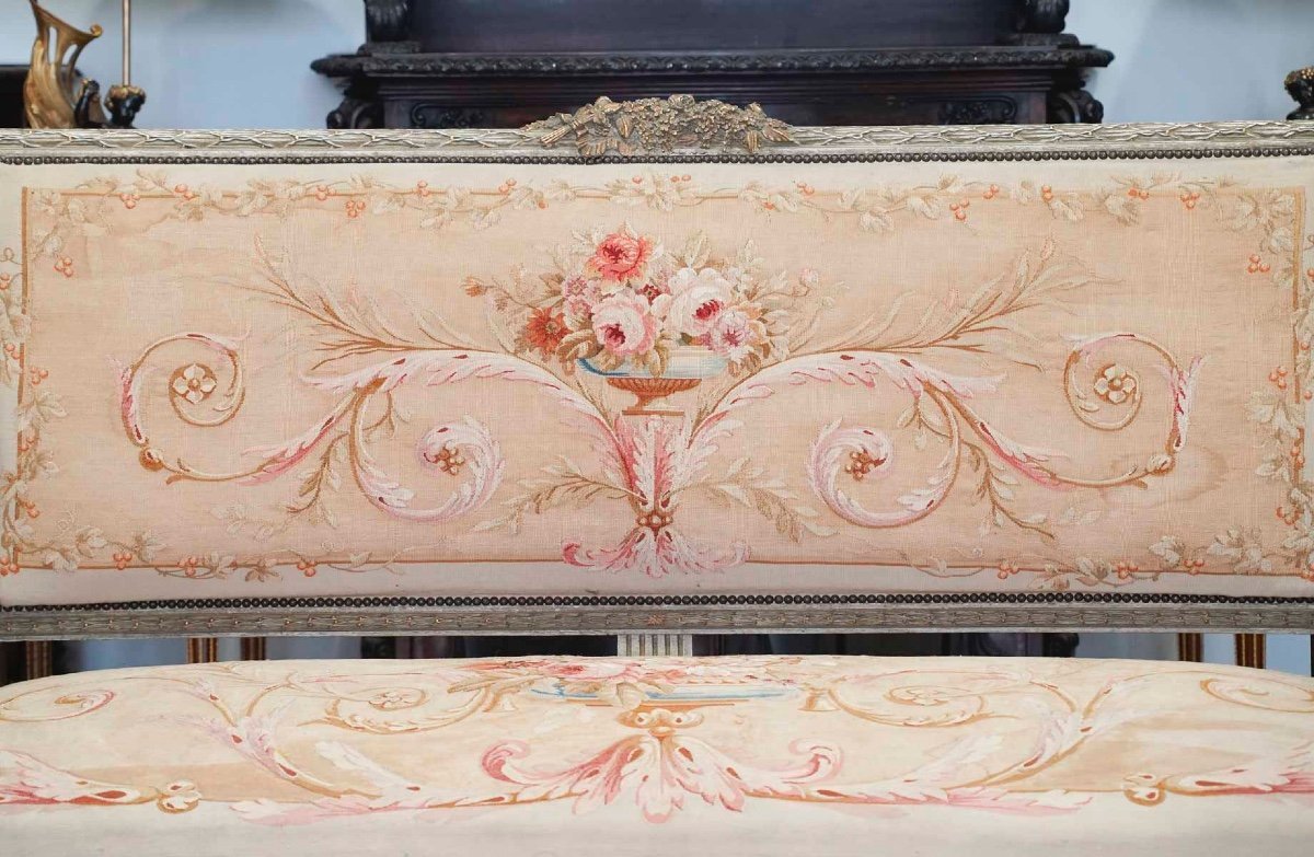 Un grand Canapé Aubusson en bois sculpté Laque et doré fin du XIXe siècle — 6