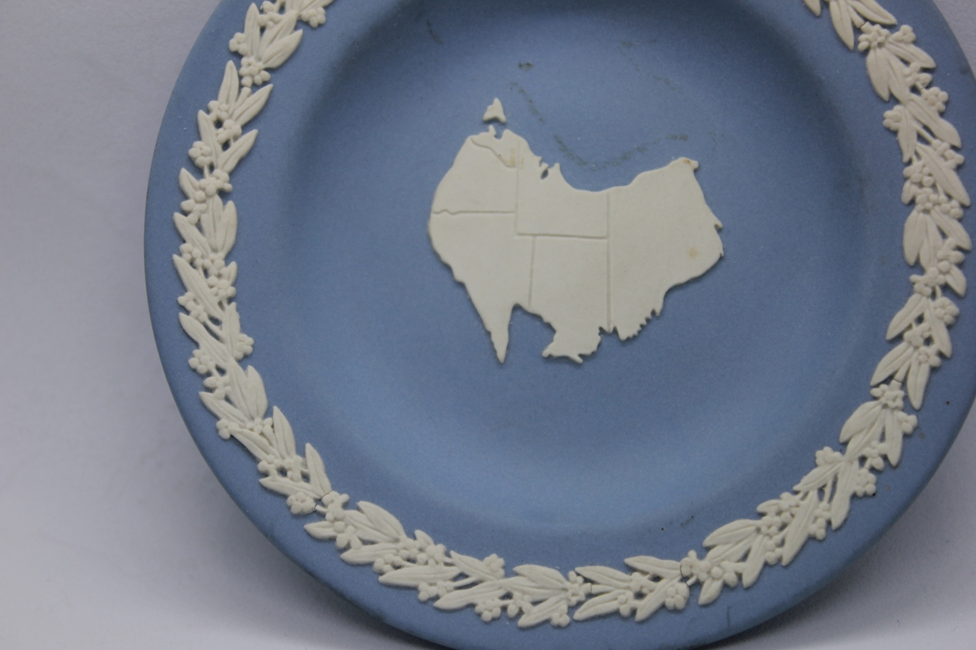 Coupe Commémorative Wedgwood Jasperware – Carte de l'Australie – Made in England — 14