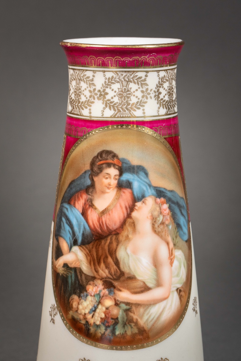 Une paire de vases en porcelaine, fin du XIXe siècle — 7