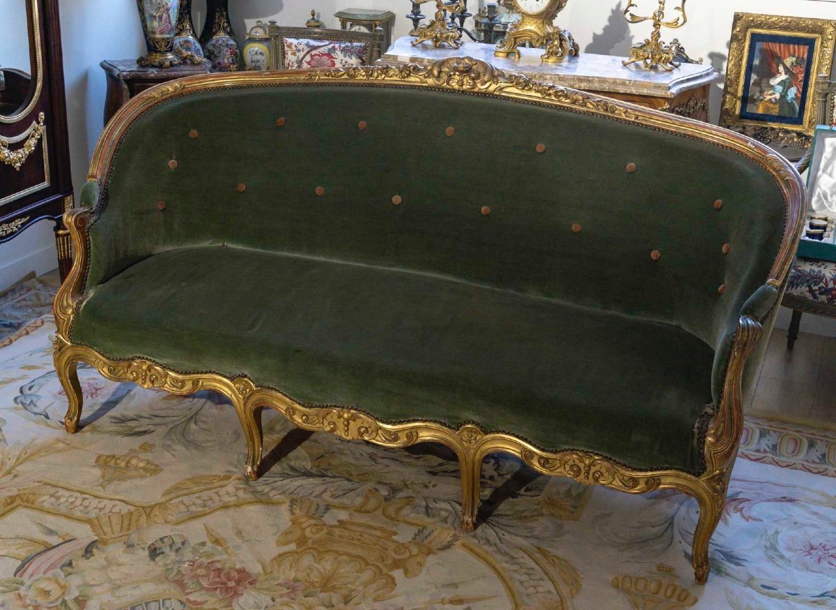 Une Suite de salon en bois sculpté et doré, fin du XIXe siècle — 3
