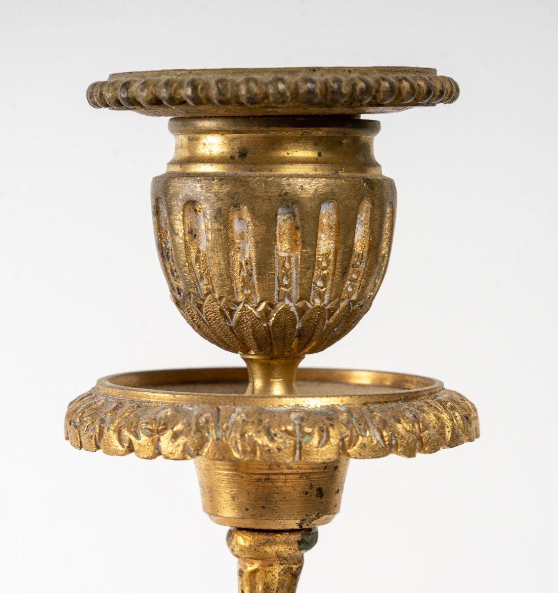 Paire de candélabres en bronze doré et marbre blanc XIXe siècle — 9