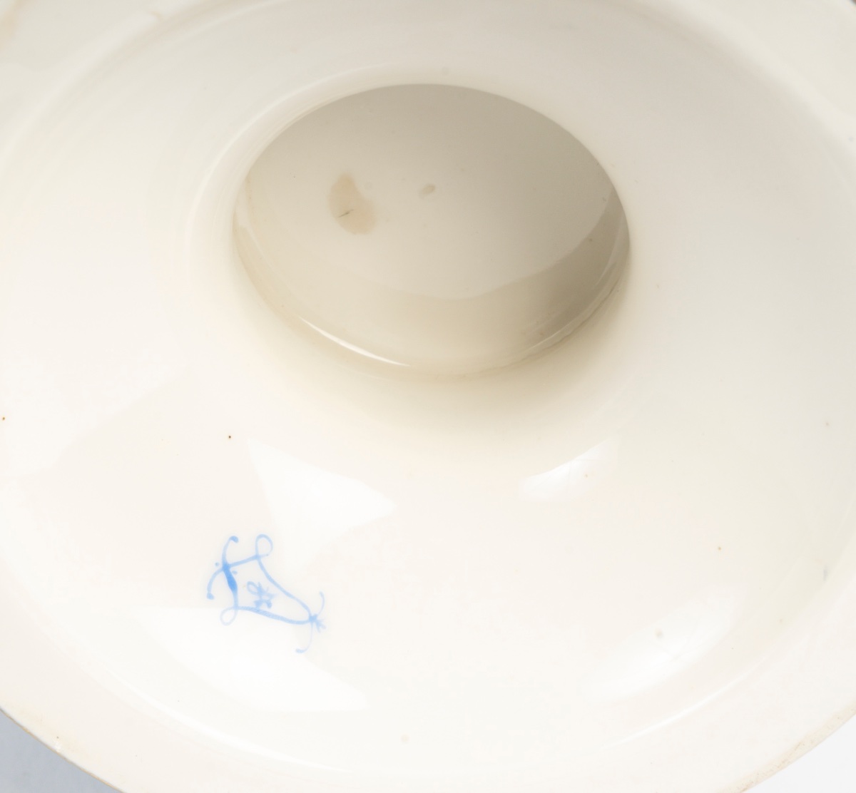 Paire d’urnes en porcelaine dans le goût de Sèvres – fin du XIXe siècle — 10