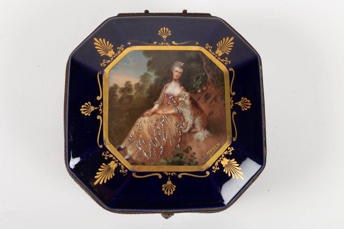 Coffret en porcelaine et Monture en Laiton, époque Napoléon III, signé Marcy Limoges. — 3