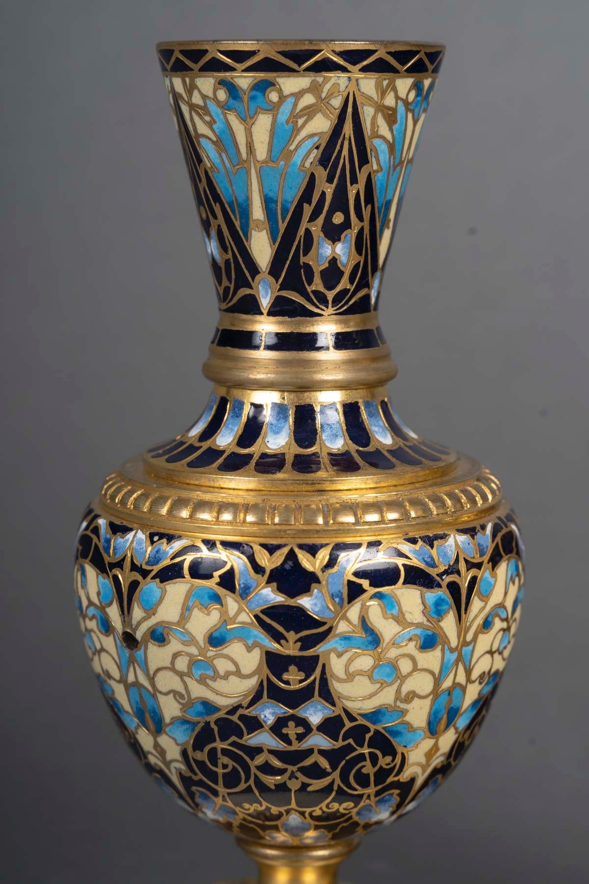 Une paire de petits vases en bronze et émail cloisonné fin du XIXe siècle — 18