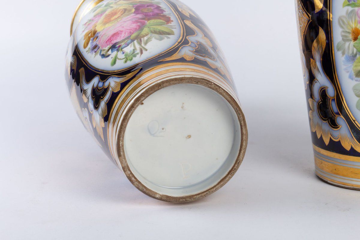 Paire de vases en porcelaine de Paris de Couleur bleu Nuit — 5