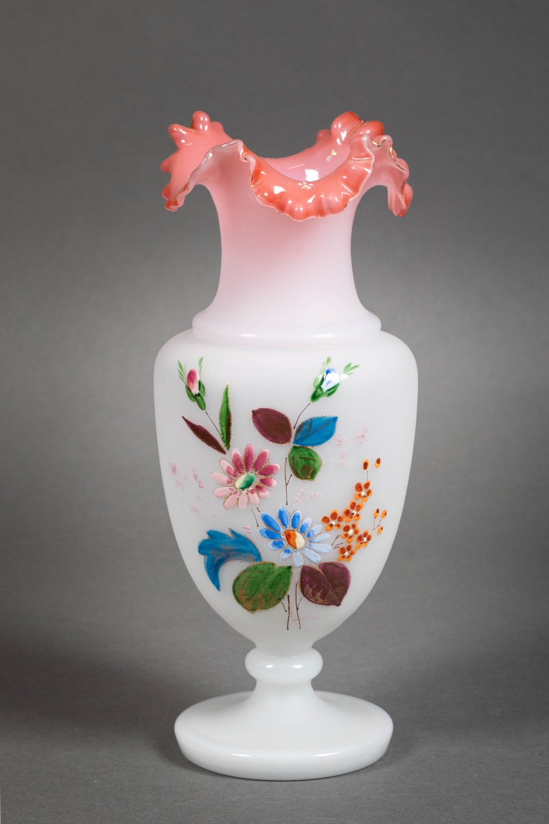 Une paire de vases en opaline, début du XXe siècle — 3