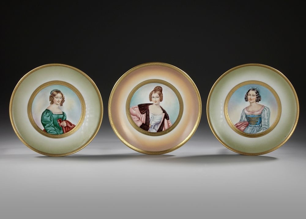 Une série de trois assiettes en porcelaine, Allemagne XIX — 12