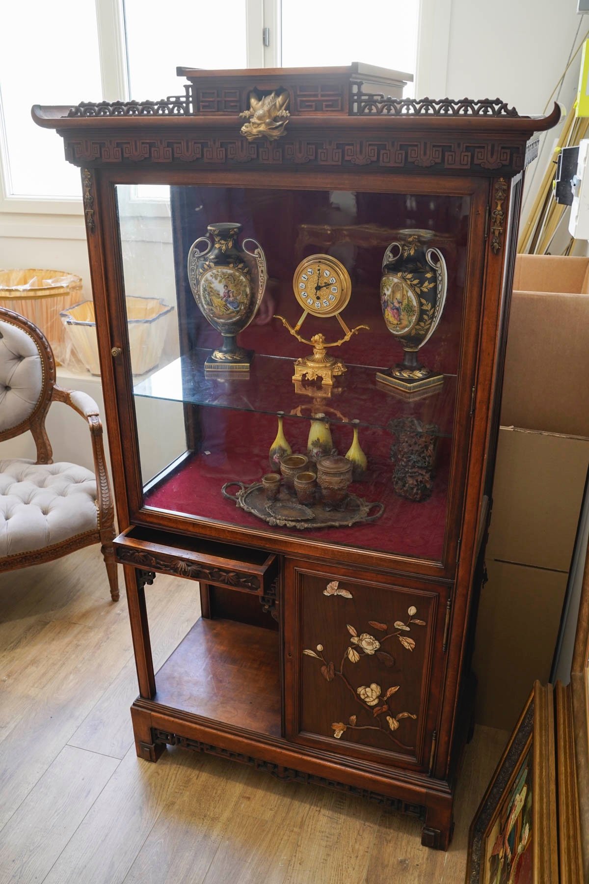 Un meuble-vitrine attribué à Gabriel Viardot époque fin du XIXe siècle — 4