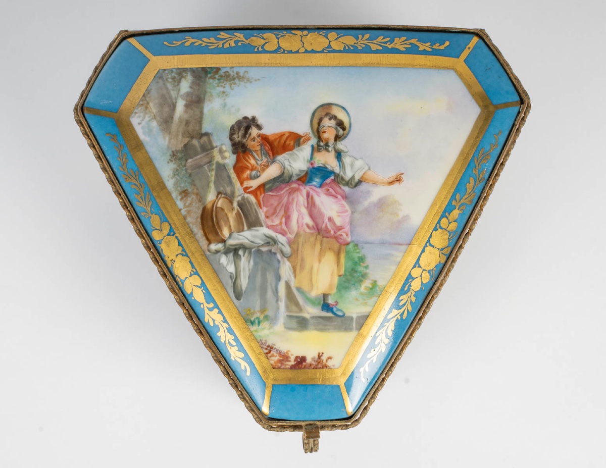 Un coffret à bijoux en porcelaine de Sèvres, fin du XIXe siècle — 3