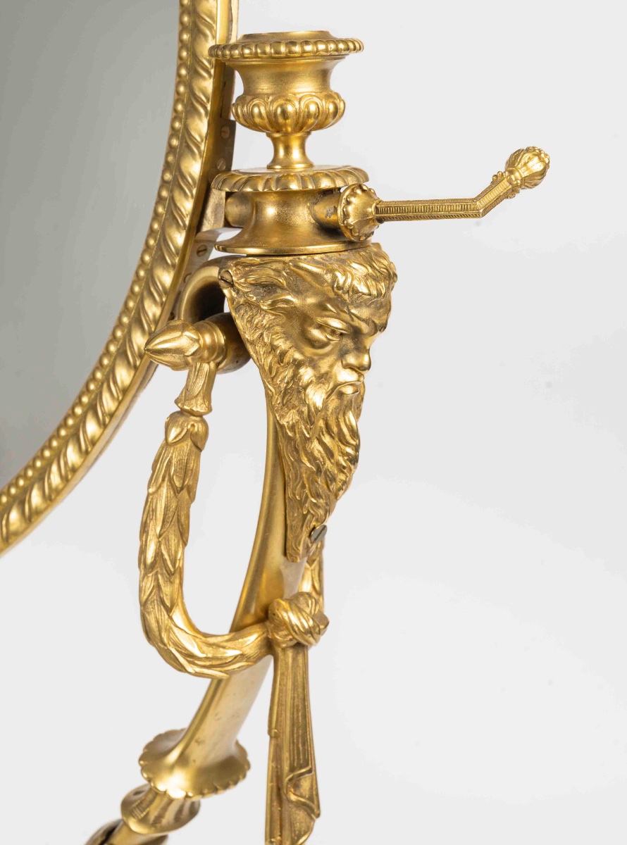 Un grand miroir de table en bronze doré et sculpture en porcelaine, fin du XIXe siècle — 11