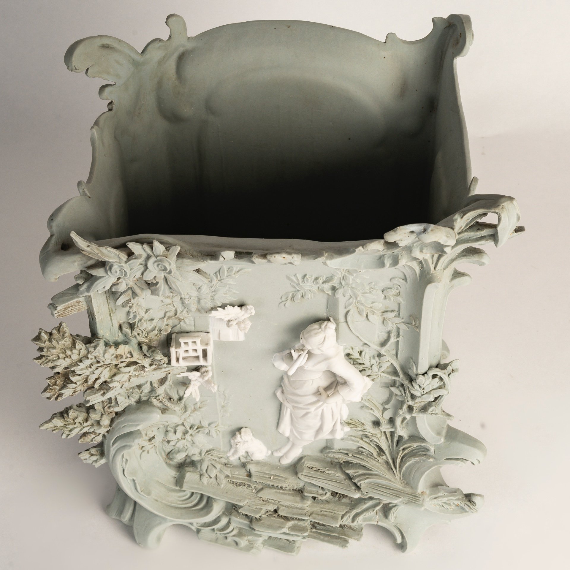 Une coupe cache pot, en porcelaine de Wedgwood, fin du XIXe siècle — 24