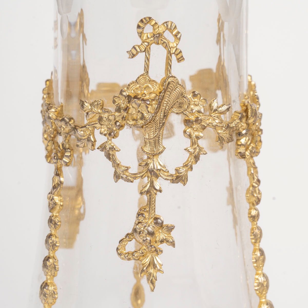 Cristal une paire de vases avec ornementation en bronze doré, fin du XIXe siècle — 8