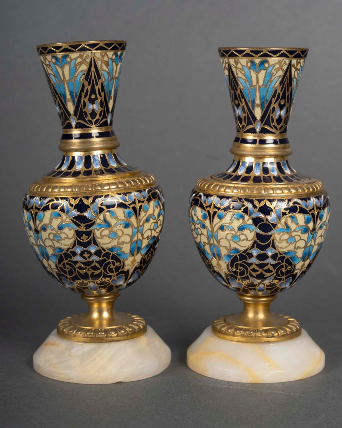 Une paire de petits vases en bronze et émail cloisonné fin du XIXe siècle — 17