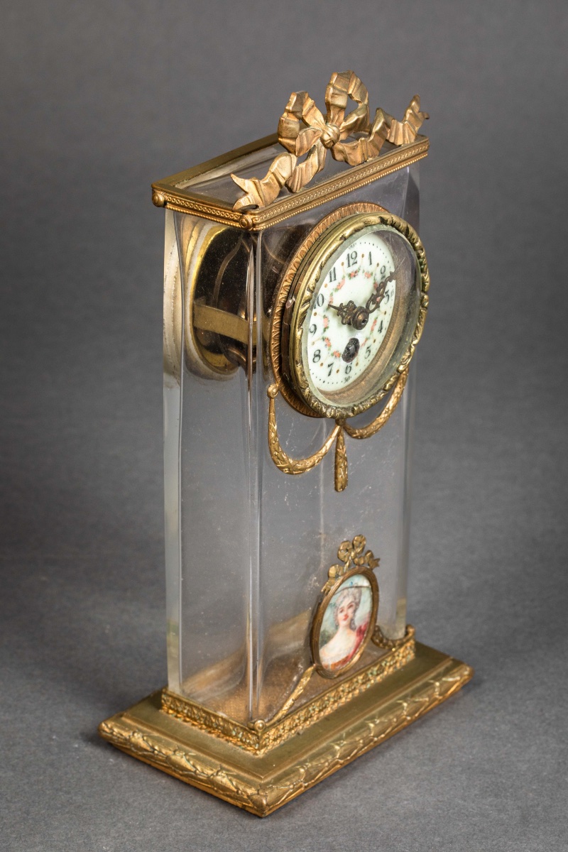 Une garniture de cheminée en cristal et bronze doré, fin du XIXe siècle — 8