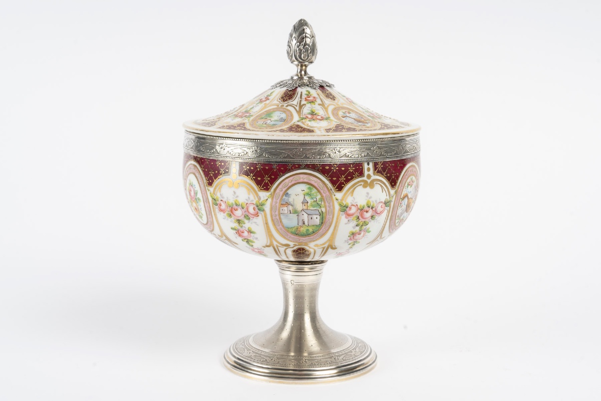 Une bonbonnière en porcelaine et argent massif, fin du XIXe siècle — 2
