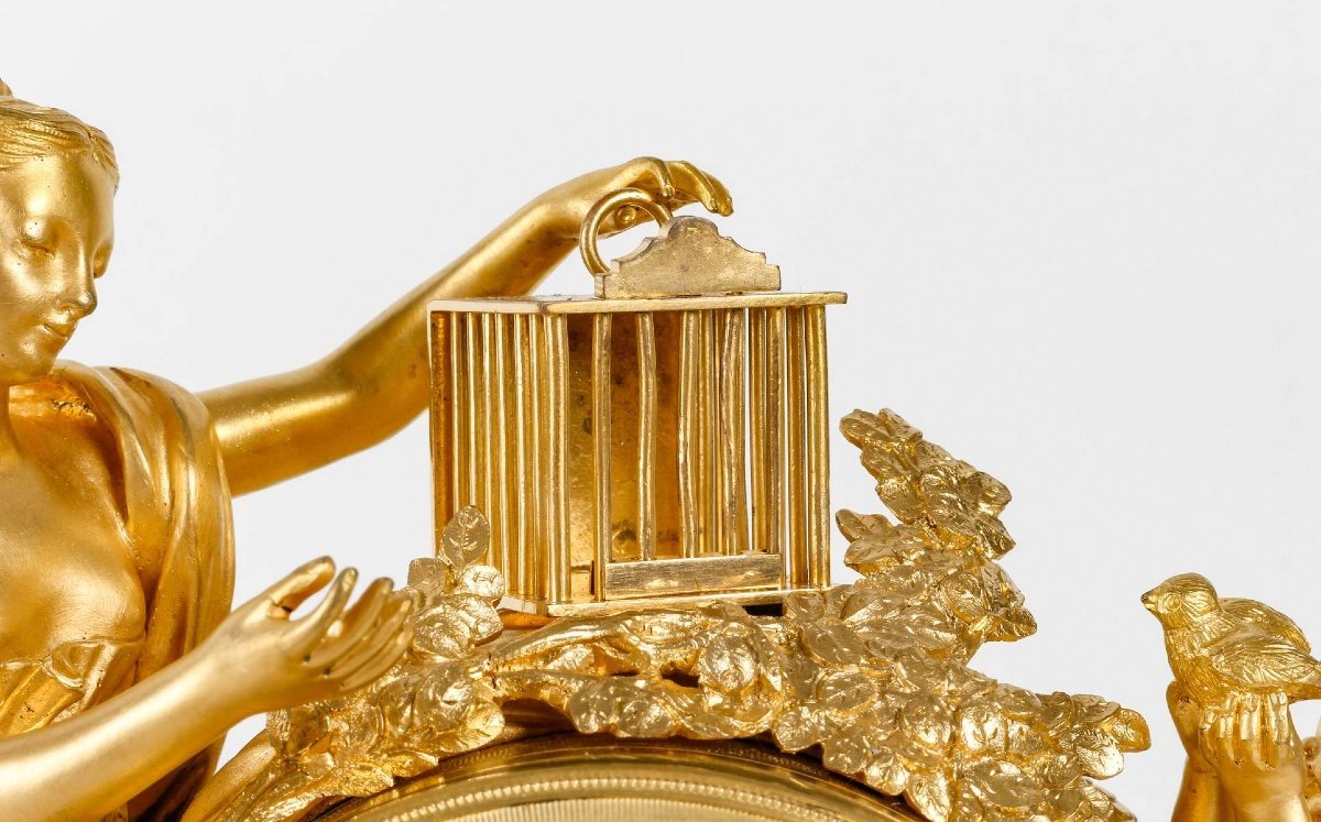Une pendule en marbre blanc et bronze doré époque XIXe siècle — 8
