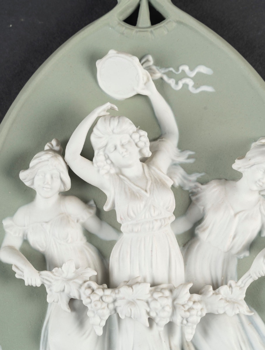 Une paire de plaques en porcelaine de Wedgwood, début du XXe siècle — 7